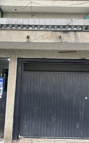 Casa à venda com 213m², 3 quartos e 1 vaga Casa à venda com 213m², 3 quartos e 1 vagaFachada