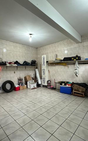 Casa à venda com 213m², 3 quartos e 1 vaga Casa à venda com 213m², 3 quartos e 1 vagaGaragem
