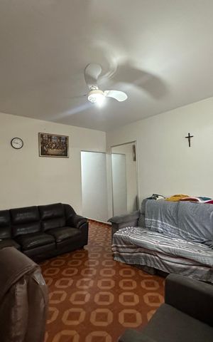 Casa à venda com 213m², 3 quartos e 1 vaga Casa à venda com 213m², 3 quartos e 1 vagaSala
