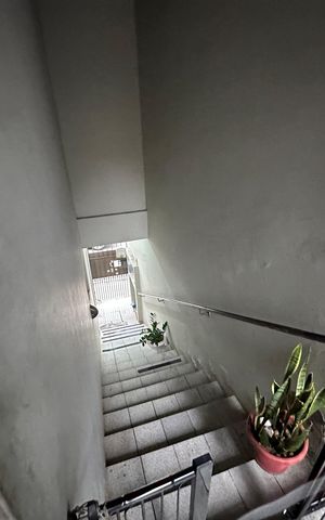 Casa à venda com 213m², 3 quartos e 1 vaga Casa à venda com 213m², 3 quartos e 1 vagaEscada