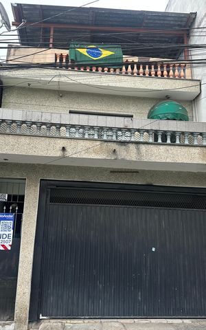 Casa à venda com 213m², 3 quartos e 1 vaga Casa à venda com 213m², 3 quartos e 1 vagaFachada