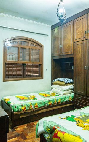 Casa à venda com 170m², 3 quartos e 3 vagas Casa à venda com 170m², 3 quartos e 3 vagasQuarto