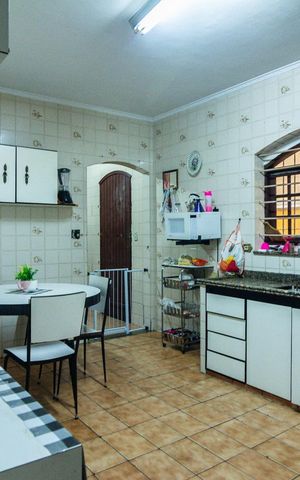 Casa à venda com 170m², 3 quartos e 3 vagas Casa à venda com 170m², 3 quartos e 3 vagasCozinha