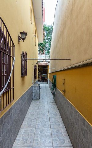 Casa à venda com 170m², 3 quartos e 3 vagas Casa à venda com 170m², 3 quartos e 3 vagasÁrea externa
