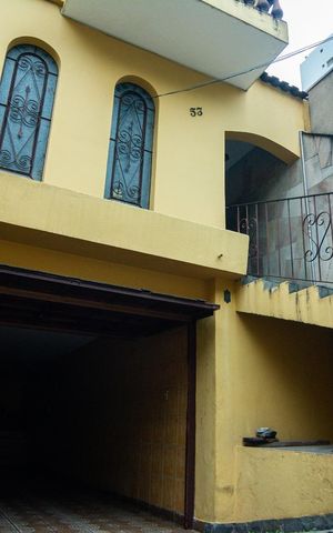 Casa à venda com 170m², 3 quartos e 3 vagas Casa à venda com 170m², 3 quartos e 3 vagasÁrea externa