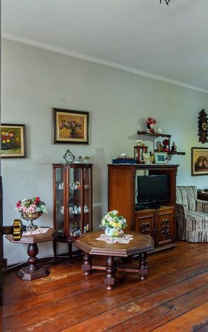 Casa à venda com 170m², 3 quartos e 3 vagas Casa à venda com 170m², 3 quartos e 3 vagasSala