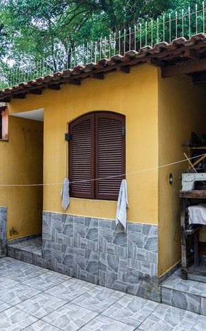 Casa à venda com 170m², 3 quartos e 3 vagas Casa à venda com 170m², 3 quartos e 3 vagasÁrea externa