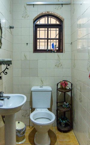 Casa à venda com 170m², 3 quartos e 3 vagas Casa à venda com 170m², 3 quartos e 3 vagasBanheiro