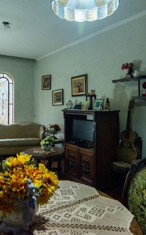 Casa à venda com 170m², 3 quartos e 3 vagas Casa à venda com 170m², 3 quartos e 3 vagasSala