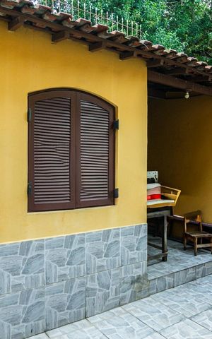 Casa à venda com 170m², 3 quartos e 3 vagas Casa à venda com 170m², 3 quartos e 3 vagasÁrea externa