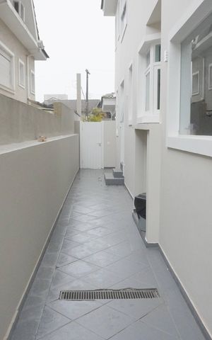 Casa de condomínio à venda com 406m², 3 quartos e 6 vagas Casa de condomínio à venda com 406m², 3 quartos e 6 vagasÁrea externa