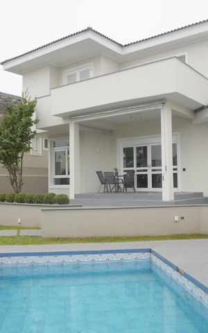 Casa de condomínio à venda com 406m², 3 quartos e 6 vagas Casa de condomínio à venda com 406m², 3 quartos e 6 vagasPiscina