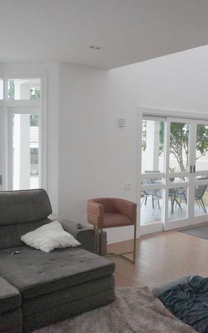Casa de condomínio à venda com 406m², 3 quartos e 6 vagas Casa de condomínio à venda com 406m², 3 quartos e 6 vagasSala de Estar