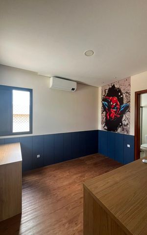 Casa de condomínio à venda com 295m², 4 quartos e 4 vagas Casa de condomínio à venda com 295m², 4 quartos e 4 vagasQuarto