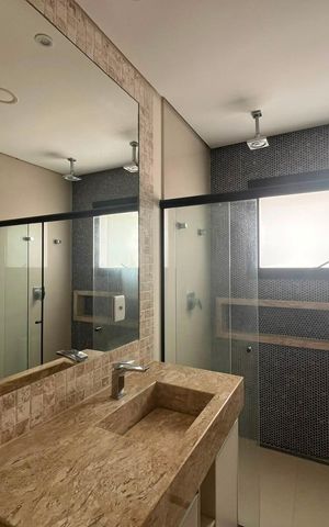 Casa de condomínio à venda com 295m², 4 quartos e 4 vagas Casa de condomínio à venda com 295m², 4 quartos e 4 vagasBanheiro