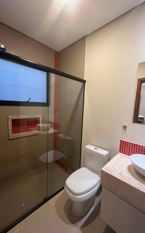 Casa de condomínio à venda com 295m², 4 quartos e 4 vagas Casa de condomínio à venda com 295m², 4 quartos e 4 vagasBanheiro