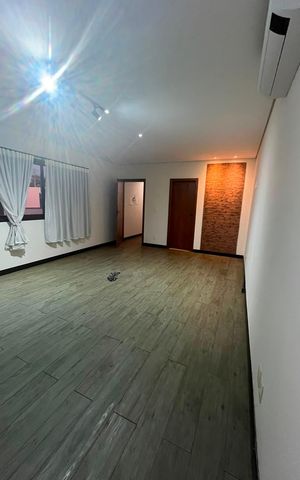 Casa de condomínio à venda com 295m², 4 quartos e 4 vagas Casa de condomínio à venda com 295m², 4 quartos e 4 vagasQuarto