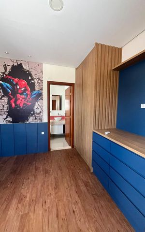 Casa de condomínio à venda com 295m², 4 quartos e 4 vagas Casa de condomínio à venda com 295m², 4 quartos e 4 vagasQuarto