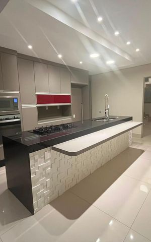 Casa de condomínio à venda com 295m², 4 quartos e 4 vagas Casa de condomínio à venda com 295m², 4 quartos e 4 vagasCozinha