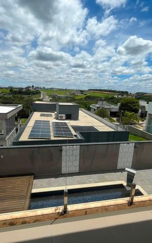 Casa de condomínio à venda com 295m², 4 quartos e 4 vagas Casa de condomínio à venda com 295m², 4 quartos e 4 vagasVaranda