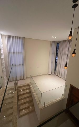 Casa de condomínio à venda com 295m², 4 quartos e 4 vagas Casa de condomínio à venda com 295m², 4 quartos e 4 vagasSala