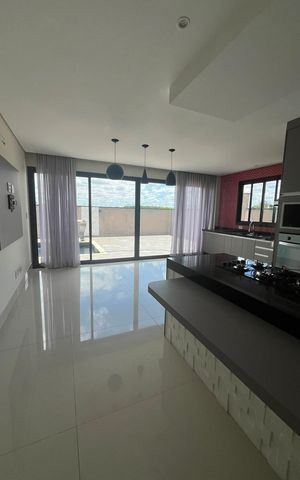 Casa de condomínio à venda com 295m², 4 quartos e 4 vagas Casa de condomínio à venda com 295m², 4 quartos e 4 vagasBanheiro