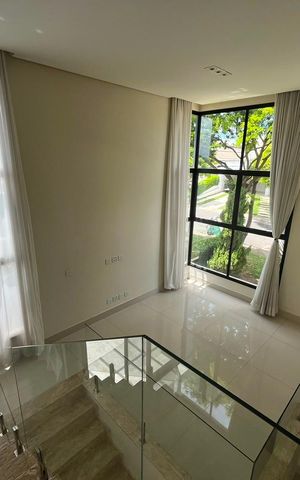 Casa de condomínio à venda com 295m², 4 quartos e 4 vagas Casa de condomínio à venda com 295m², 4 quartos e 4 vagasSala