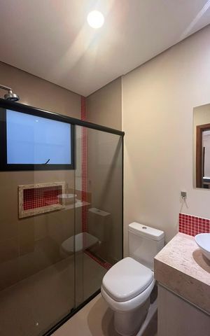 Casa de condomínio à venda com 295m², 4 quartos e 4 vagas Casa de condomínio à venda com 295m², 4 quartos e 4 vagasBanheiro