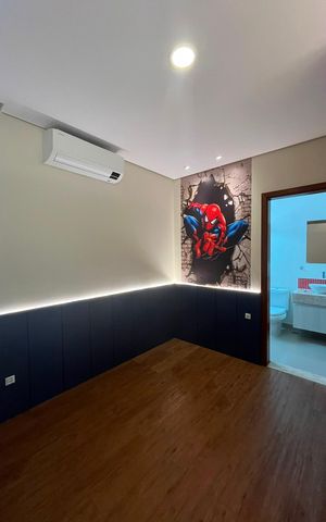 Casa de condomínio à venda com 295m², 4 quartos e 4 vagas Casa de condomínio à venda com 295m², 4 quartos e 4 vagasQuarto