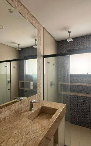 Casa de condomínio à venda com 295m², 4 quartos e 4 vagas Casa de condomínio à venda com 295m², 4 quartos e 4 vagasBanheiro