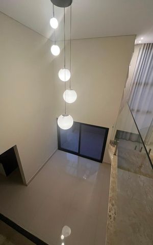 Casa de condomínio à venda com 295m², 4 quartos e 4 vagas Casa de condomínio à venda com 295m², 4 quartos e 4 vagasSala