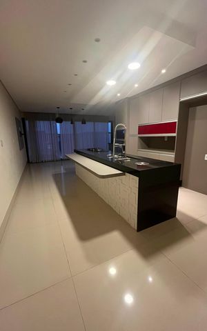 Casa de condomínio à venda com 295m², 4 quartos e 4 vagas Casa de condomínio à venda com 295m², 4 quartos e 4 vagasBanheiro