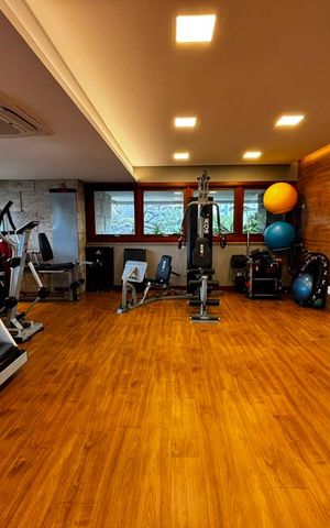 Apartamento para alugar com 202m², 3 quartos e 3 vagas Apartamento para alugar com 202m², 3 quartos e 3 vagasÁrea externa