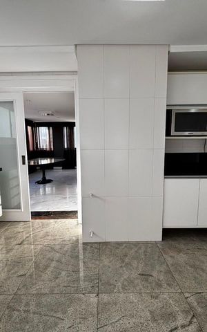 Apartamento para alugar com 202m², 3 quartos e 3 vagas Apartamento para alugar com 202m², 3 quartos e 3 vagasCozinha