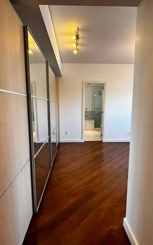Apartamento para alugar com 202m², 3 quartos e 3 vagas Apartamento para alugar com 202m², 3 quartos e 3 vagasCorredor