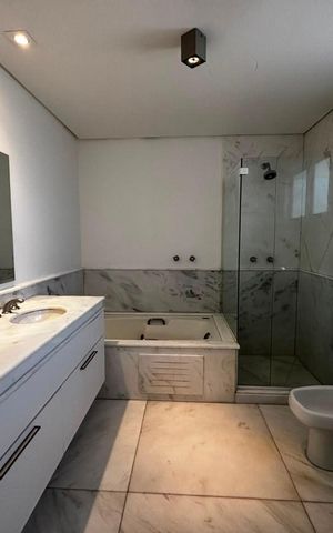 Apartamento para alugar com 202m², 3 quartos e 3 vagas Apartamento para alugar com 202m², 3 quartos e 3 vagasBanheiro