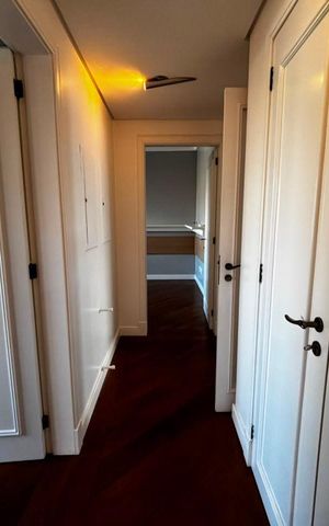 Apartamento para alugar com 202m², 3 quartos e 3 vagas Apartamento para alugar com 202m², 3 quartos e 3 vagasCorredor