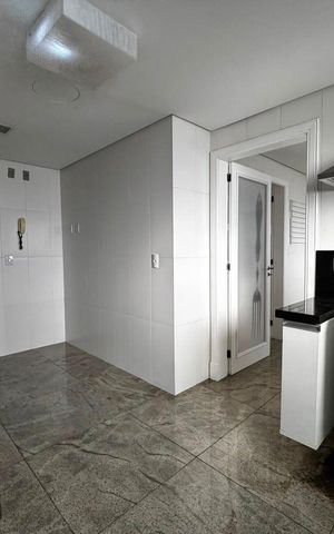 Apartamento para alugar com 202m², 3 quartos e 3 vagas Apartamento para alugar com 202m², 3 quartos e 3 vagasCozinha