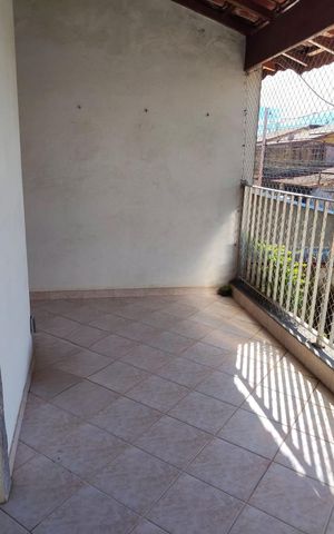 Casa à venda com 170m², 3 quartos e 1 vaga Casa à venda com 170m², 3 quartos e 1 vagaVaranda