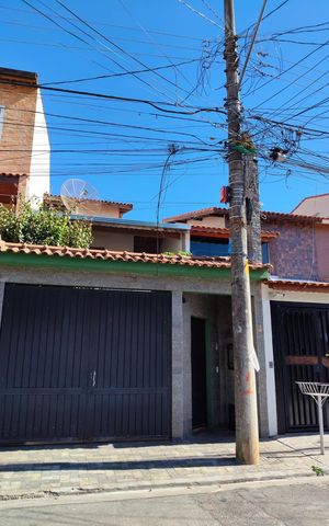 Casa à venda com 170m², 3 quartos e 1 vaga Casa à venda com 170m², 3 quartos e 1 vagaFachada