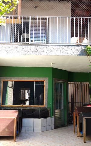 Casa à venda com 170m², 3 quartos e 1 vaga Casa à venda com 170m², 3 quartos e 1 vagaÁrea externa