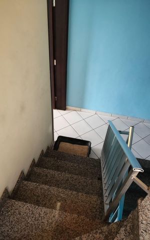 Casa à venda com 170m², 3 quartos e 1 vaga Casa à venda com 170m², 3 quartos e 1 vagaEscada