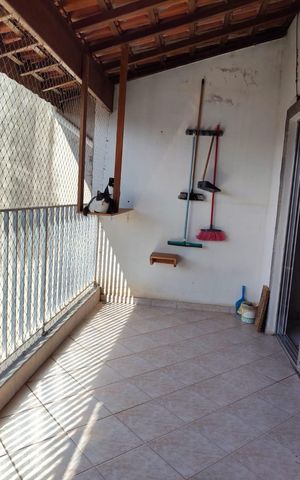 Casa à venda com 170m², 3 quartos e 1 vaga Casa à venda com 170m², 3 quartos e 1 vagaVaranda