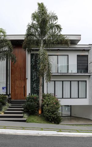 Casa para alugar com 260m², 3 quartos e 3 vagas Casa para alugar com 260m², 3 quartos e 3 vagasFachada