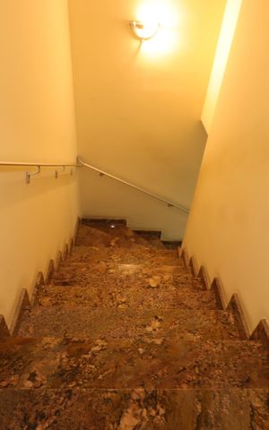 Casa à venda com 120m², 3 quartos e 2 vagasEscada