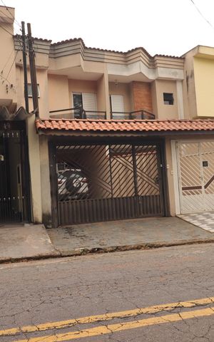Casa à venda com 120m², 3 quartos e 2 vagasFachada