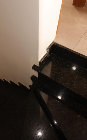 Casa de condomínio à venda com 78m², 2 quartos e 2 vagasEscada