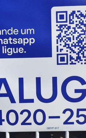 Casa para alugar com 80m², 3 quartos e 1 vaga Casa para alugar com 80m², 3 quartos e 1 vagaFachada