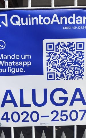 Casa para alugar com 80m², 3 quartos e 1 vaga Casa para alugar com 80m², 3 quartos e 1 vagaFachada