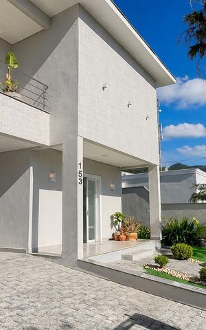 Casa para alugar com 352m², 4 quartos e 2 vagas Casa para alugar com 352m², 4 quartos e 2 vagasFachada